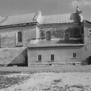 Kościół parafialny i dawny dom klasztorny Dominikanów w Przemyślanach. Widok od strony północnej. stan na rok 2002