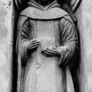 Rzeźba św. Dominika na fasadzie  kościoła parafialnego w Przemyślanach. Stan z roku 1997